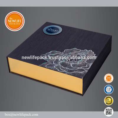 Hard blue box with peony shaped